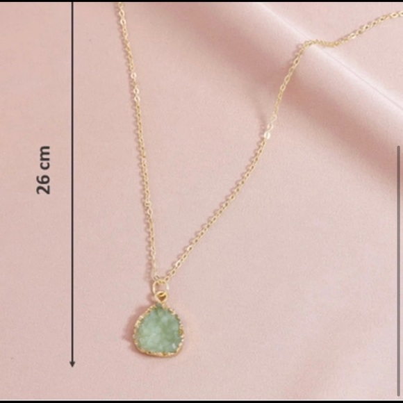 Dainty green gemstone gold necklace - Picture 2 of 4